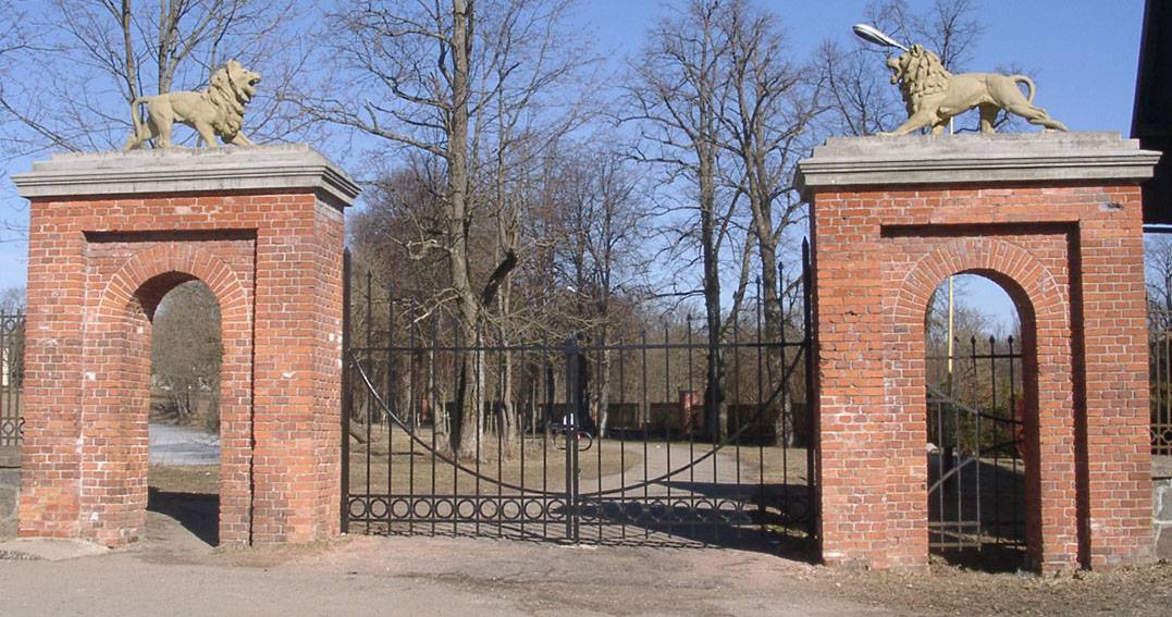 Rietavo dvaro didybei atminti Rietavo parke Raudonieji vartai. Danutės Mukienės nuotrauka